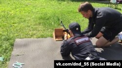 Члены добровольных народных дружин на стрельбах. Омск, Россия